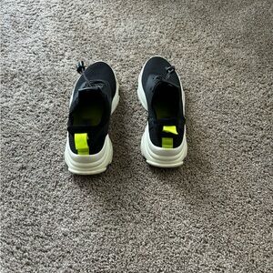 STEVE MADDEN NY90 SNEAKERS.